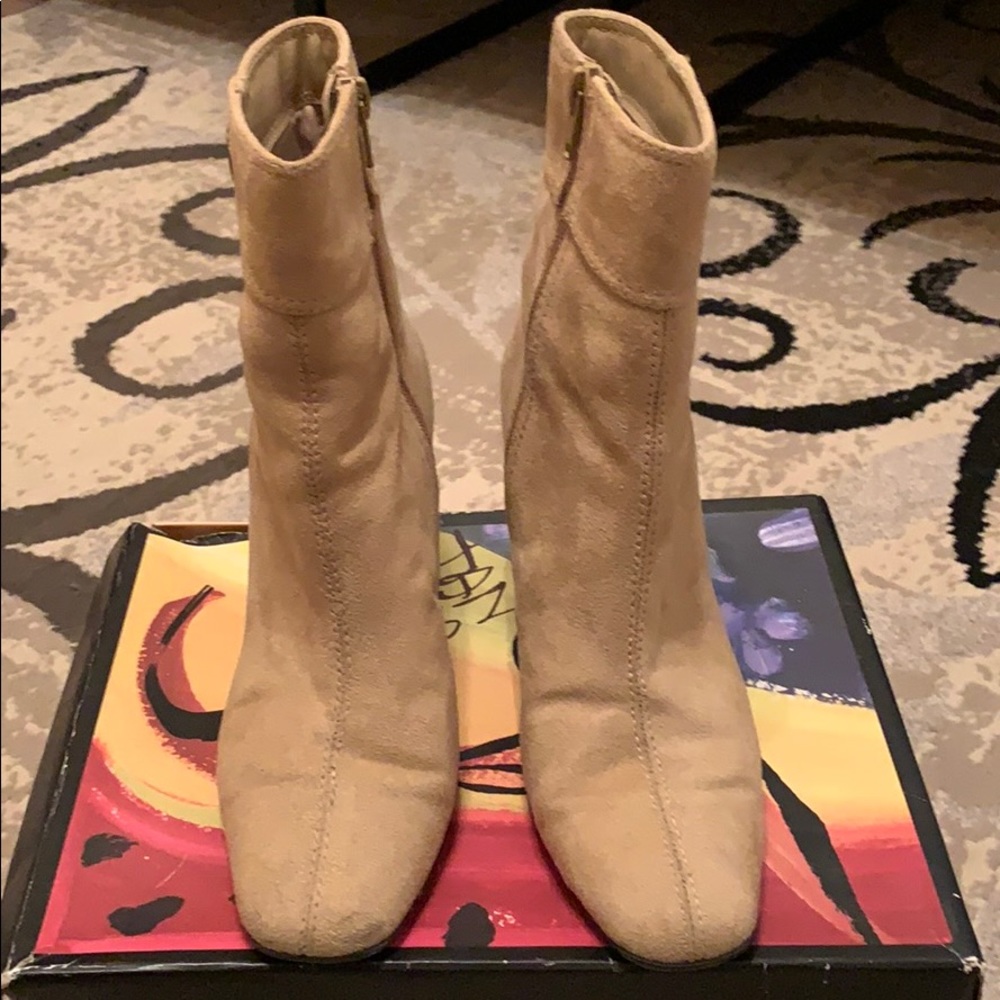 Ankle boots by Predictions